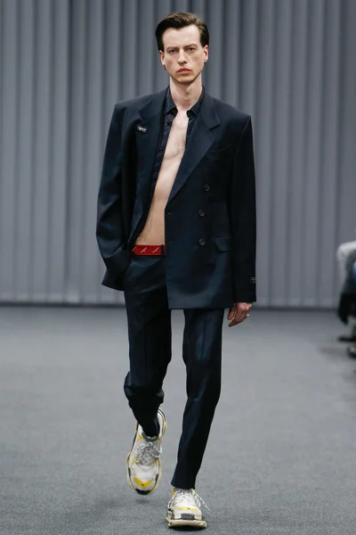 Look 4